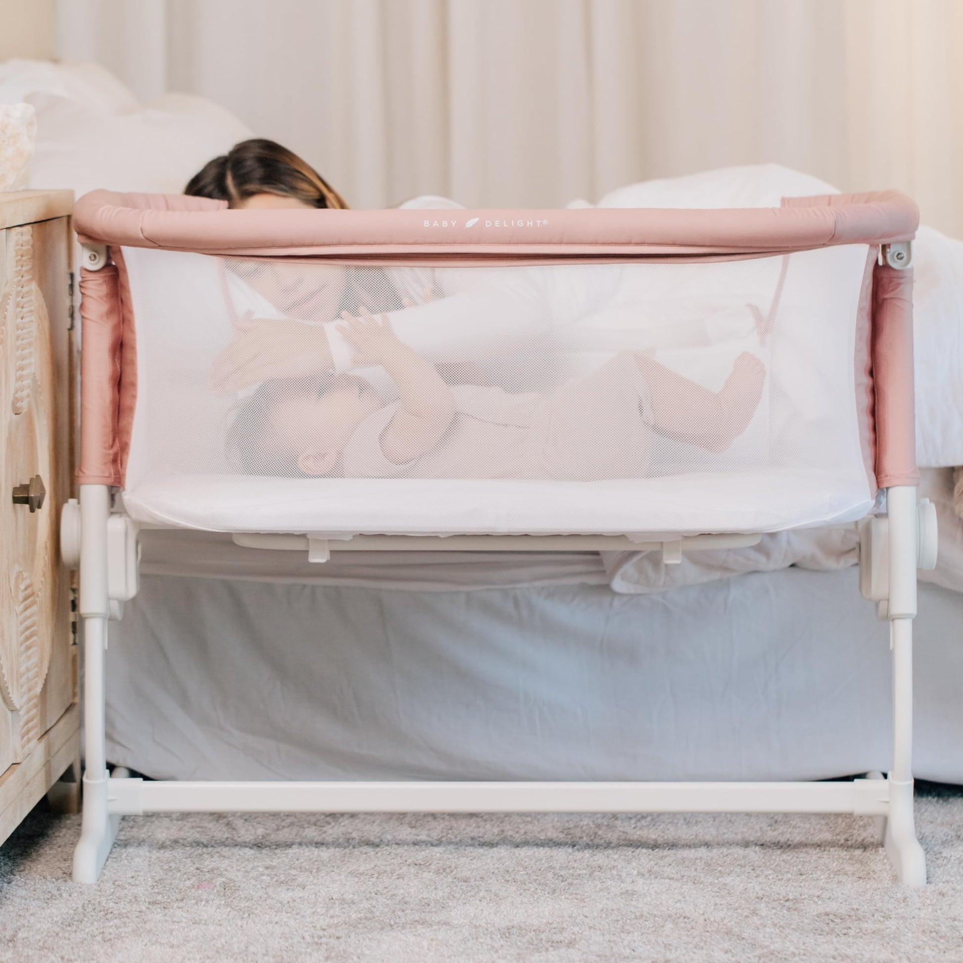 Baby Delight Beside Me Dreamer Bassinet Bedside Sleeper